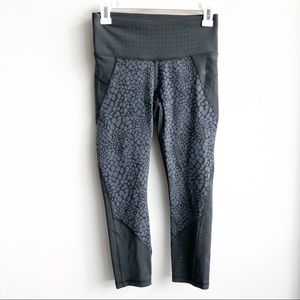 Athleta Crocodile Stealth Tru Cool Capri Pant